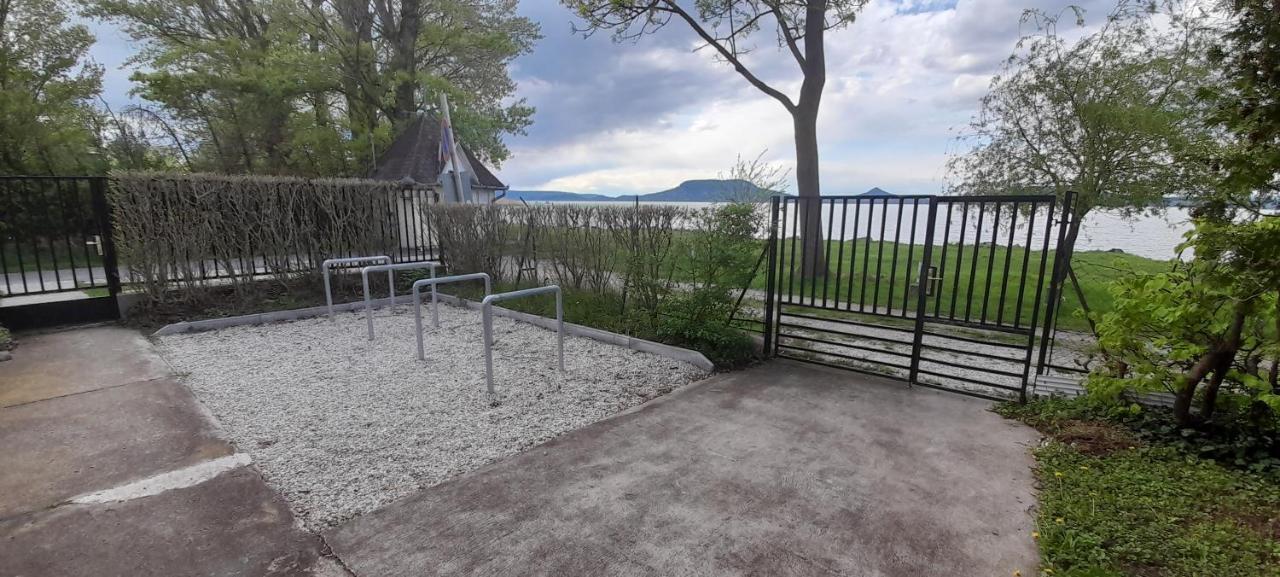 Suello Utcai Apartman Fonyod Vizparti Es Panoramas! On The Waterfront And With Balaton Panorama! Bagian luar foto